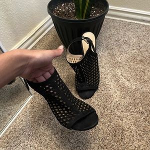 Cute black summer heels! Never worn :)